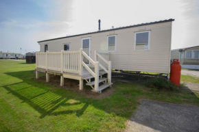 Great 8 berth caravan at Seawick Holiday Park in Essex ref 27542S